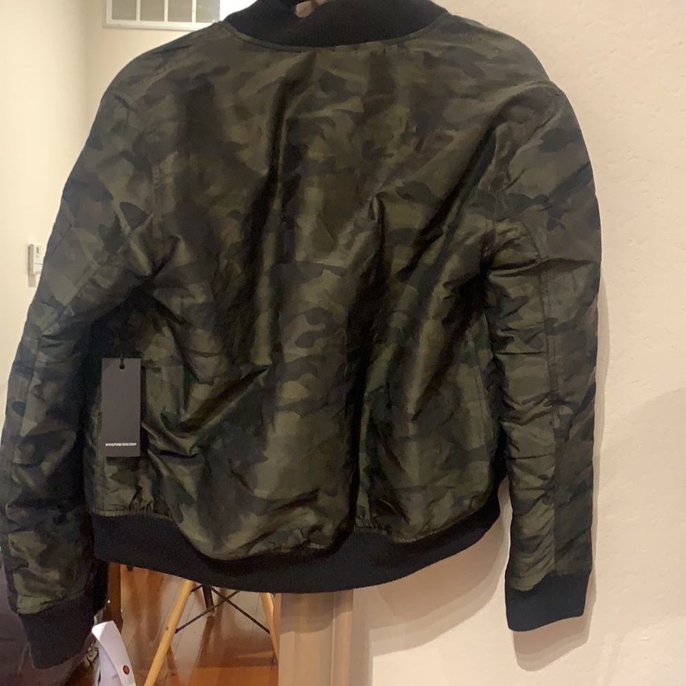 NWT Forever 21 Camo Metallic Bomber Jacket - Picture 5 of 10